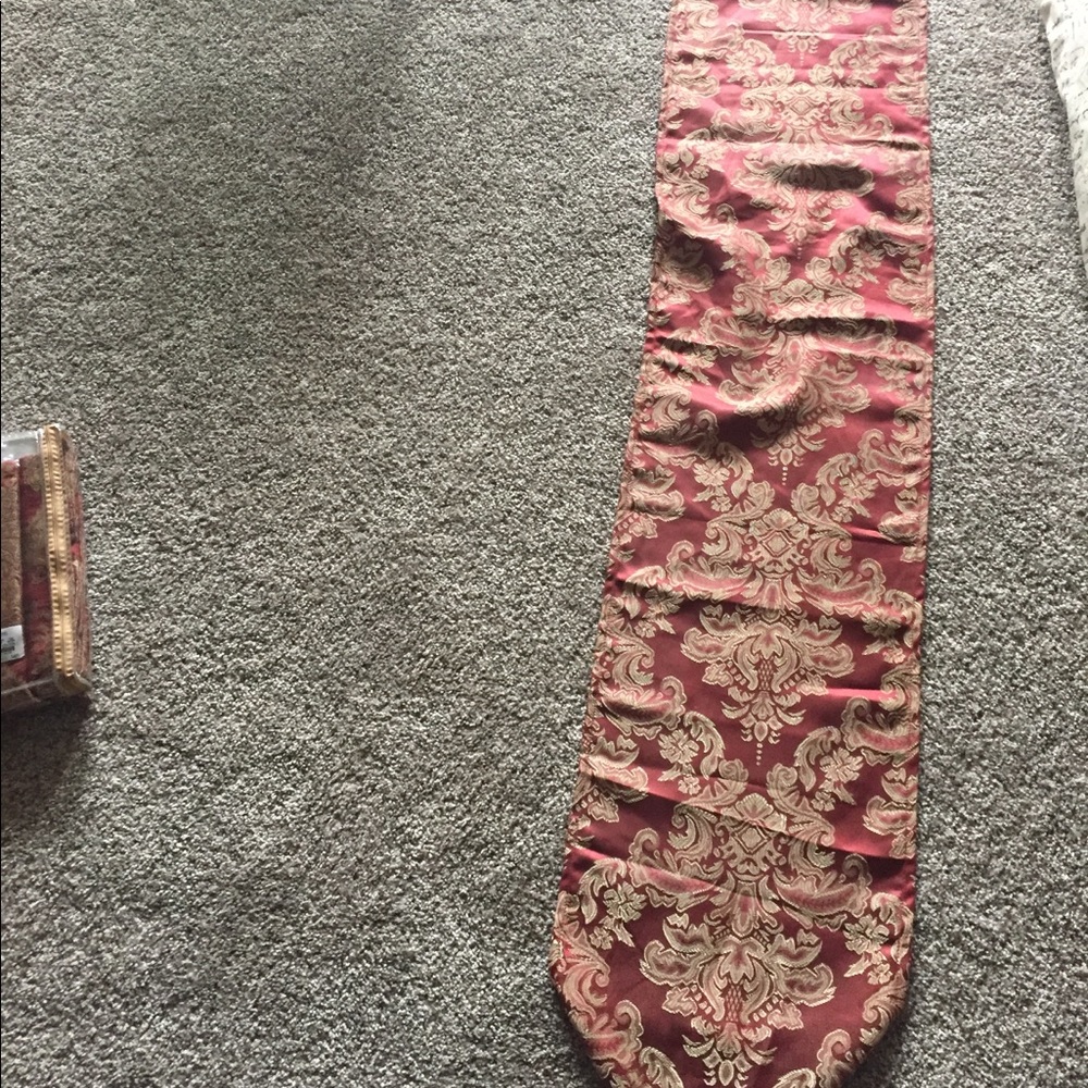 Jacquard Table Runner